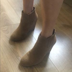 Ankle boots beige